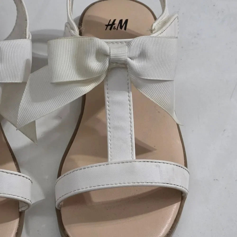 H&M Girls White Strap On Sandals with Elegant Bow Size 13